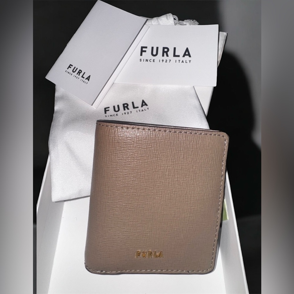 Furla pinkish Beige bifold Leather Wallet